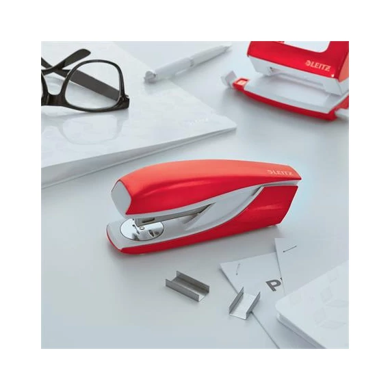 Tűzőgép, 24/6, 26/6, 30 lap, LEITZ "Nexxt Wow", piros Tűzőgép, 24/6, 26/6, 30 lap, LEITZ "Nexxt Wow", piros
